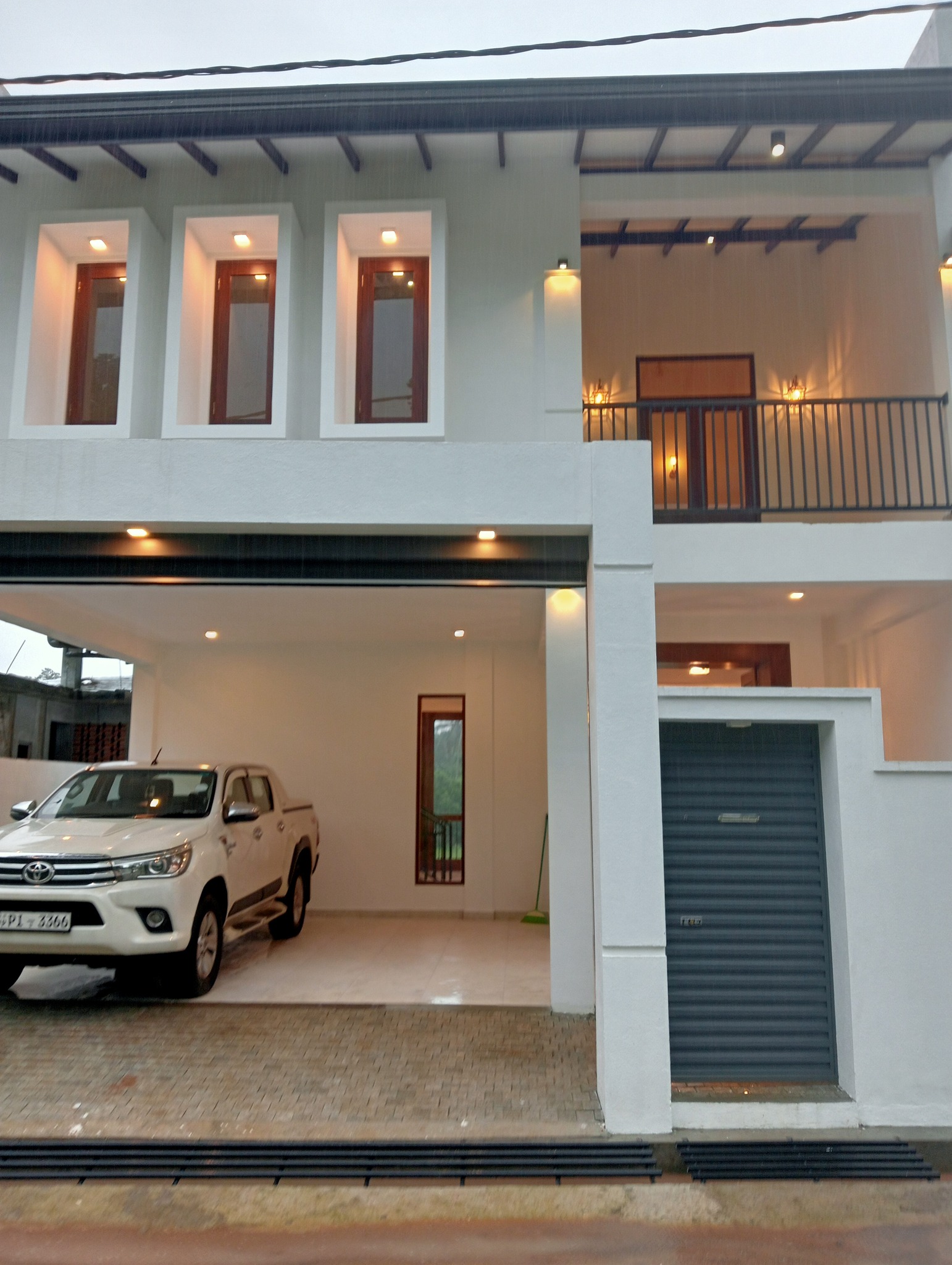 Brand New Luxury House for sale at Kahathuduwa