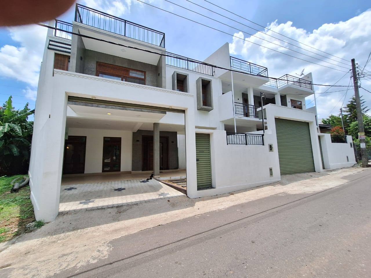 Brand New House For Sale Thalawathugoda