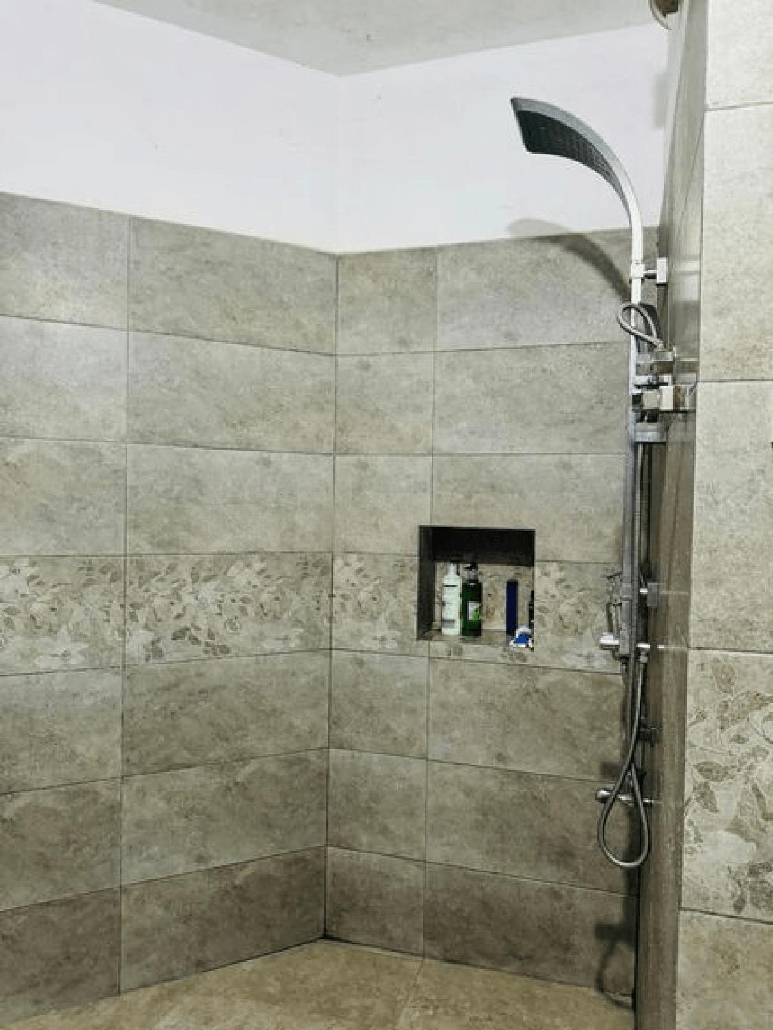 කිරිබත්ගො කවුදඩ මහරහංදියට නුදුරින් අගනා තෙමහල් නිවසක් විකිණීමට