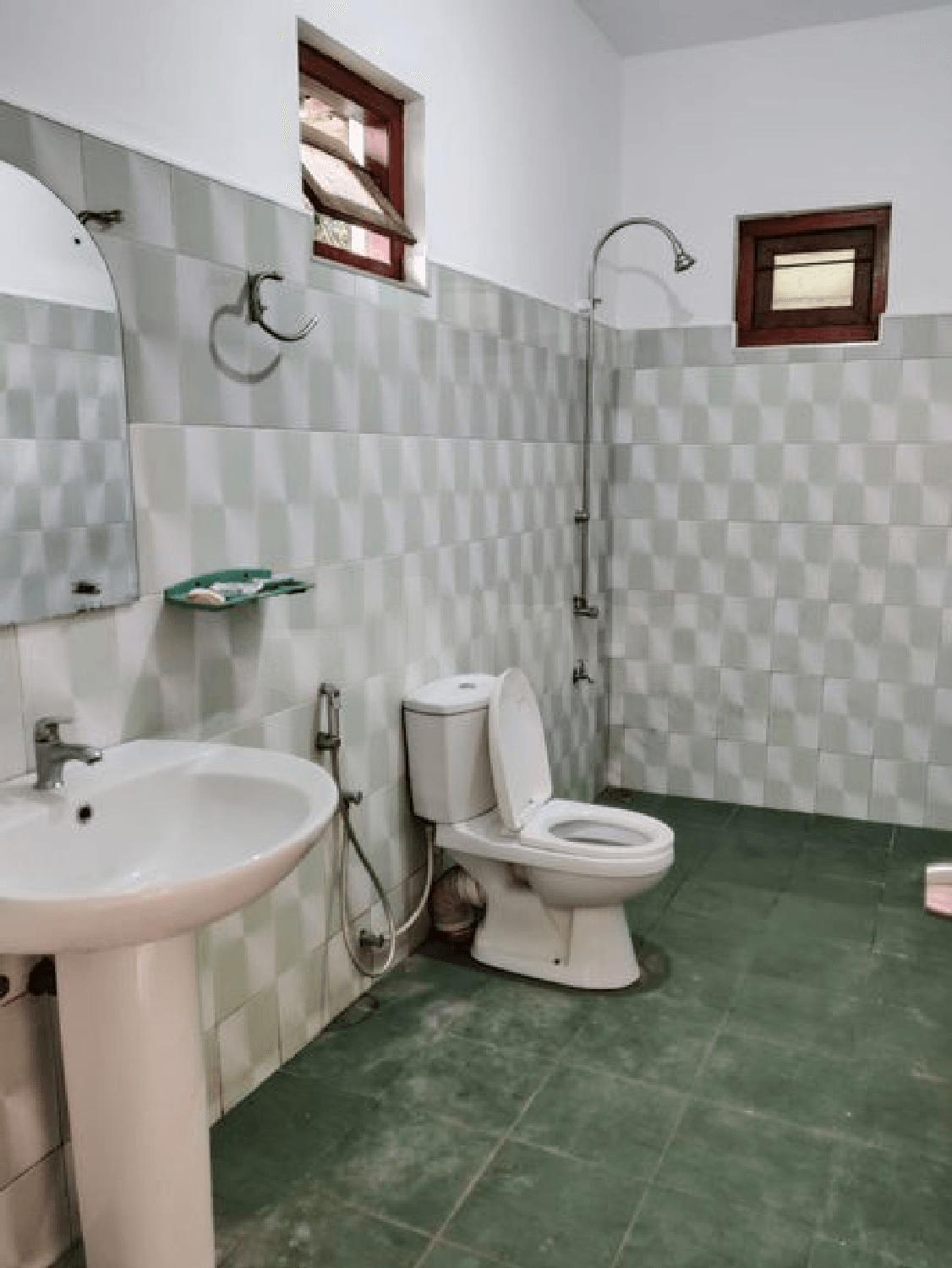 කඩවත නගරයට කිලෝමීටරයක් දුරින් අගනා නිවසක් හදිසියේ විකිණීමට