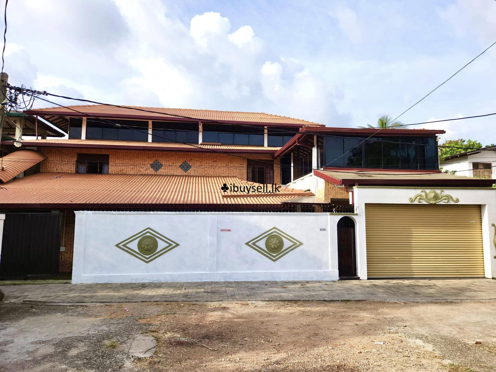 NUGEGODA RATHTHANAPITIYA LUXURY 3 STOREY HOUSE FOR SALE