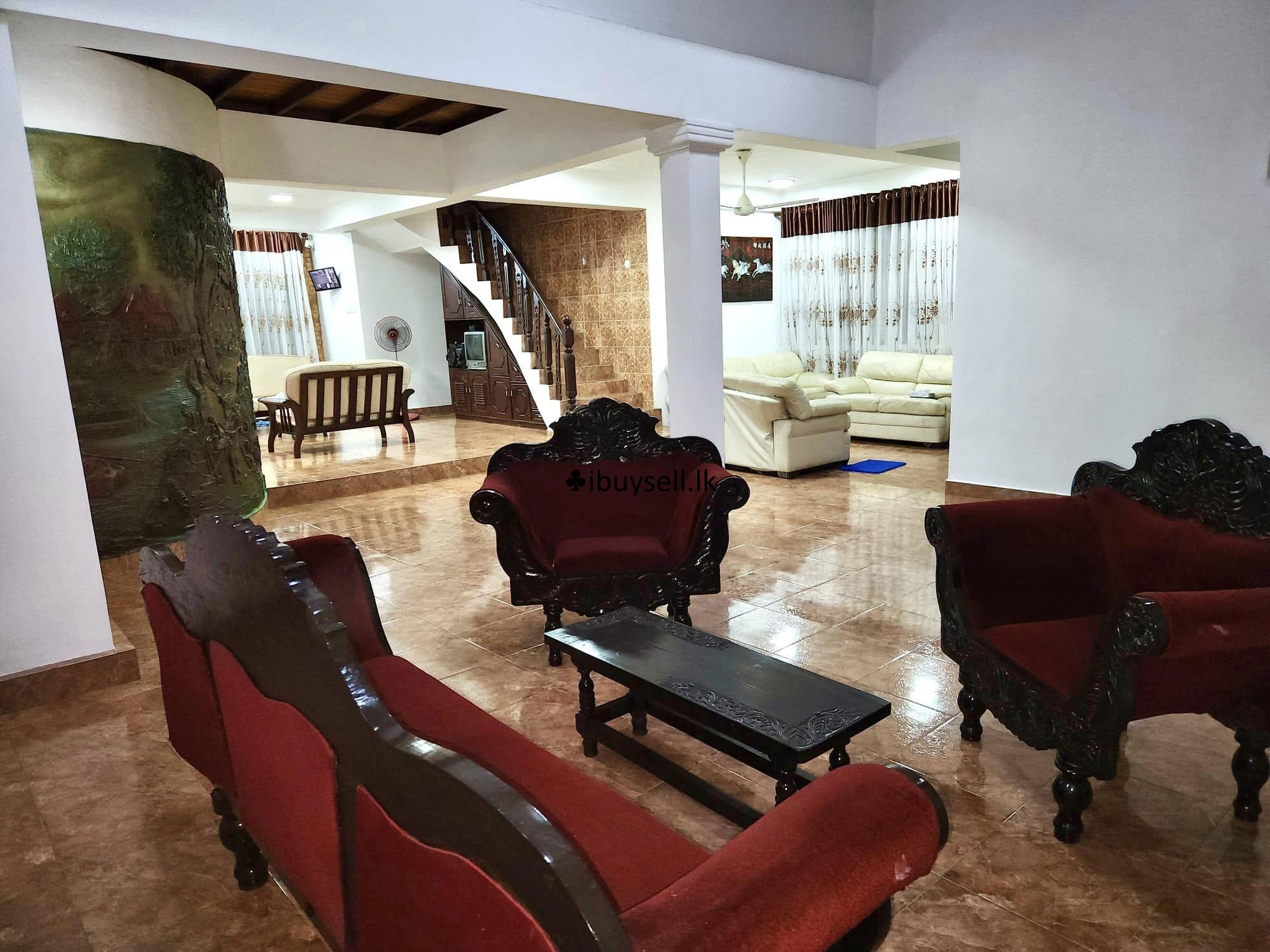 NUGEGODA RATHTHANAPITIYA LUXURY 3 STOREY HOUSE FOR SALE