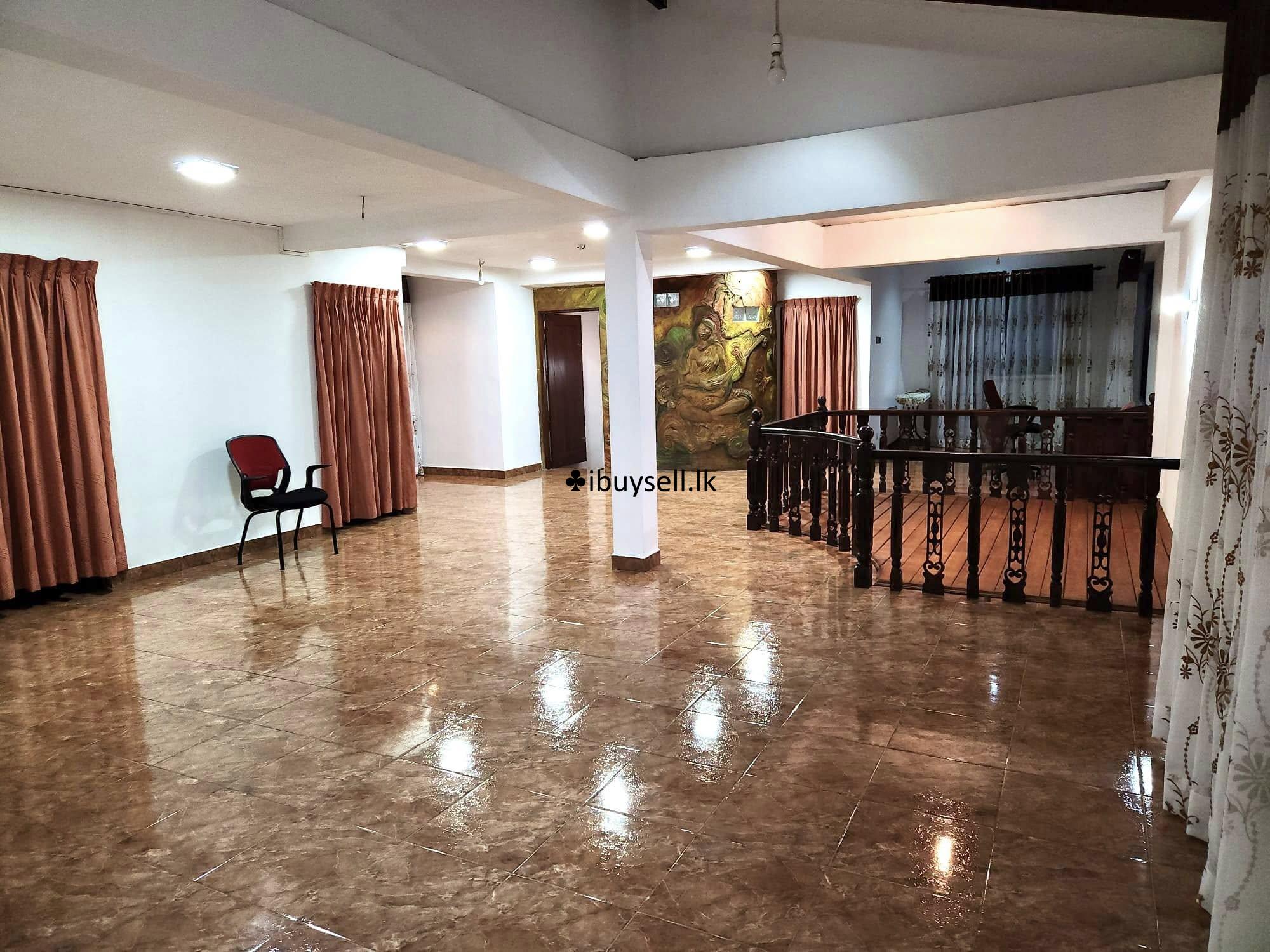 NUGEGODA RATHTHANAPITIYA LUXURY 3 STOREY HOUSE FOR SALE