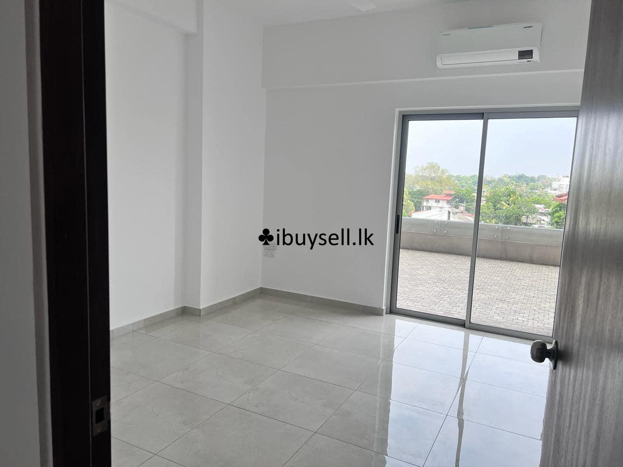 Luxury brand new apartment for sale in Rajagirya