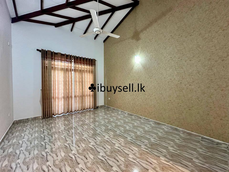 House for sale in Athurugiriya