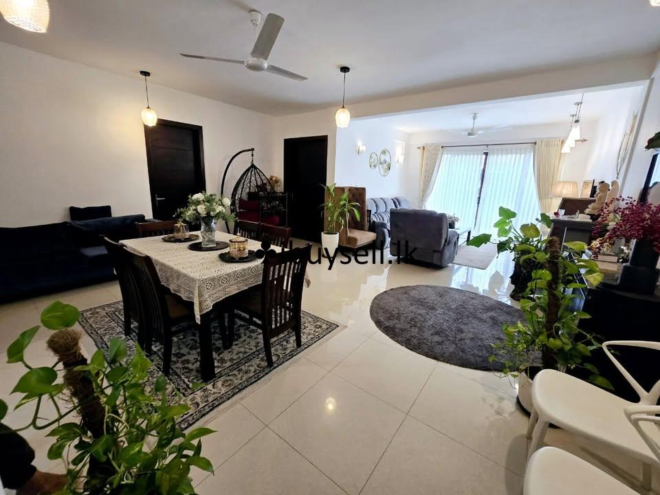 Luxury Apartment For Sale in Temples Road, Mt Lavinia.