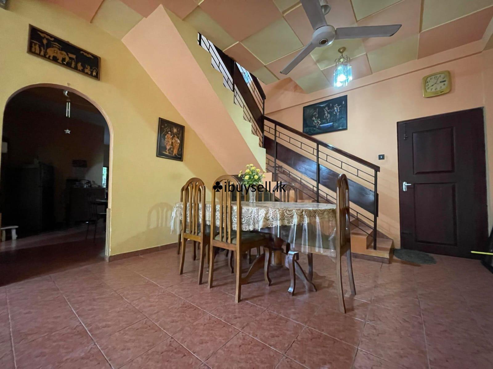 පානදුර නගර මධ්‍යයේ  පිහිටි  පර්චස් 14 ක දෙමහල්  නිවස විකිනීමට