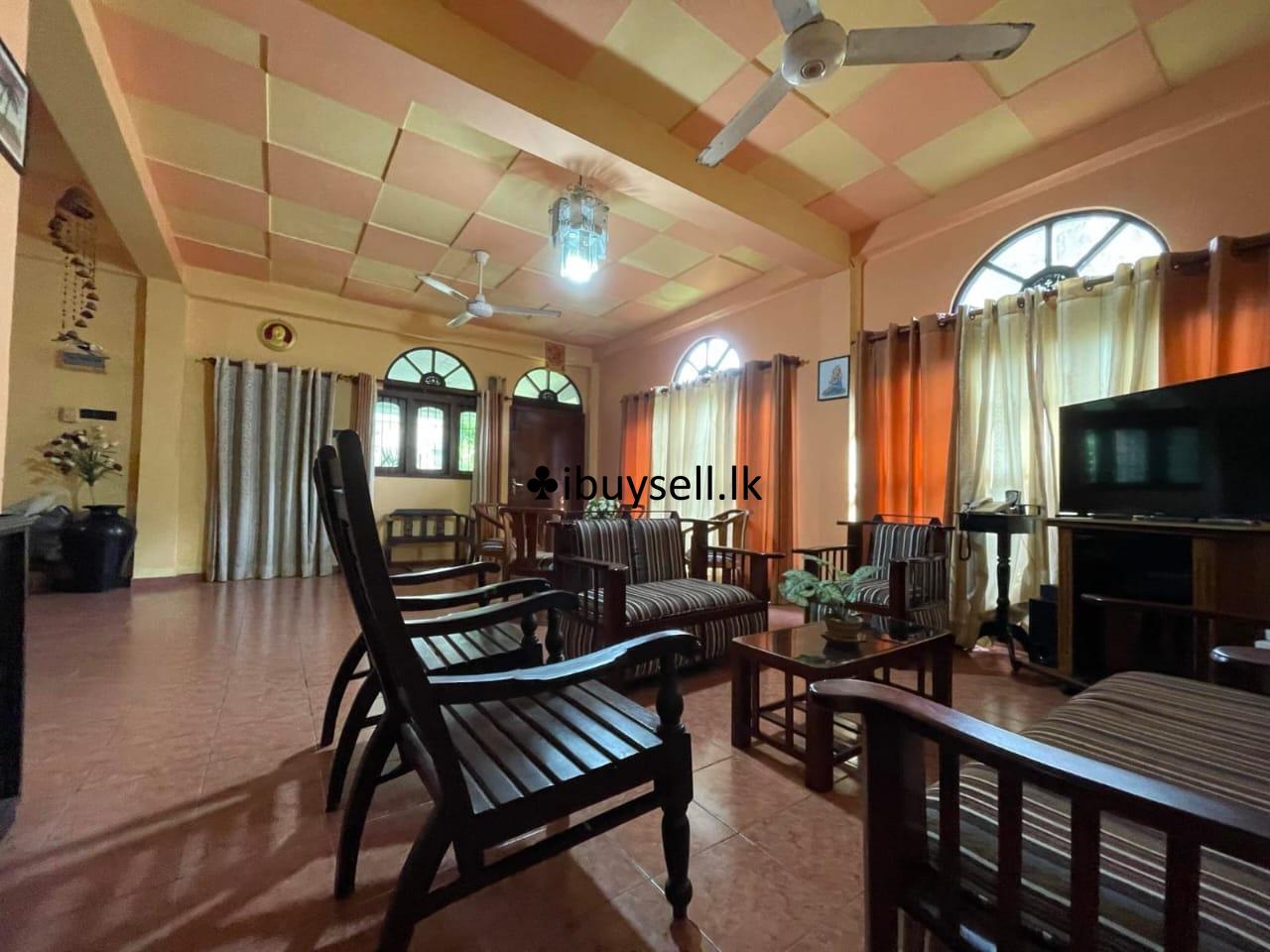 පානදුර නගර මධ්‍යයේ  පිහිටි  පර්චස් 14 ක දෙමහල්  නිවස විකිනීමට