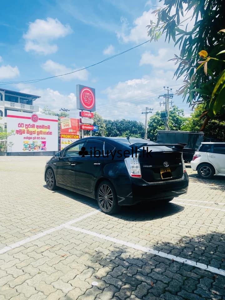 Toyota Prius For rent – Kalaniya