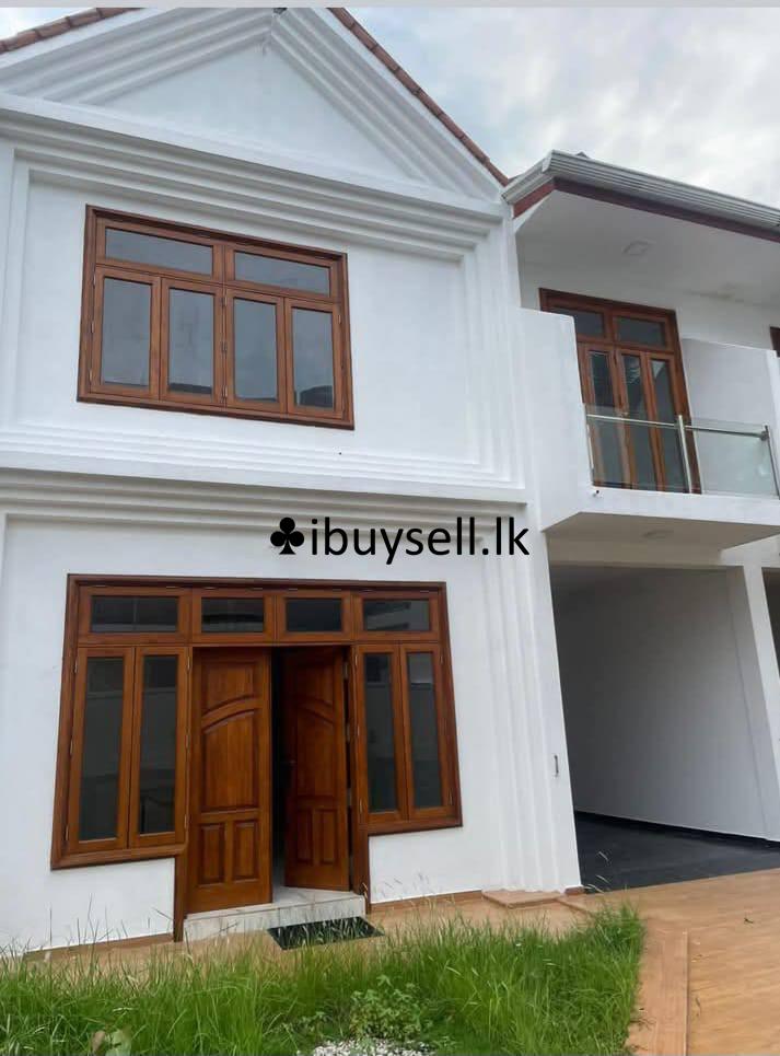 Modern 7.5 perches land with house for sale -Kadawatha