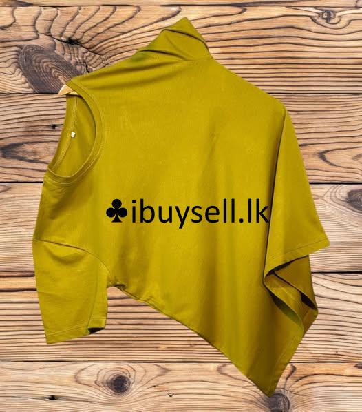 Unisex Crew Neck T-shirt – Ulahitiwala, Malwana