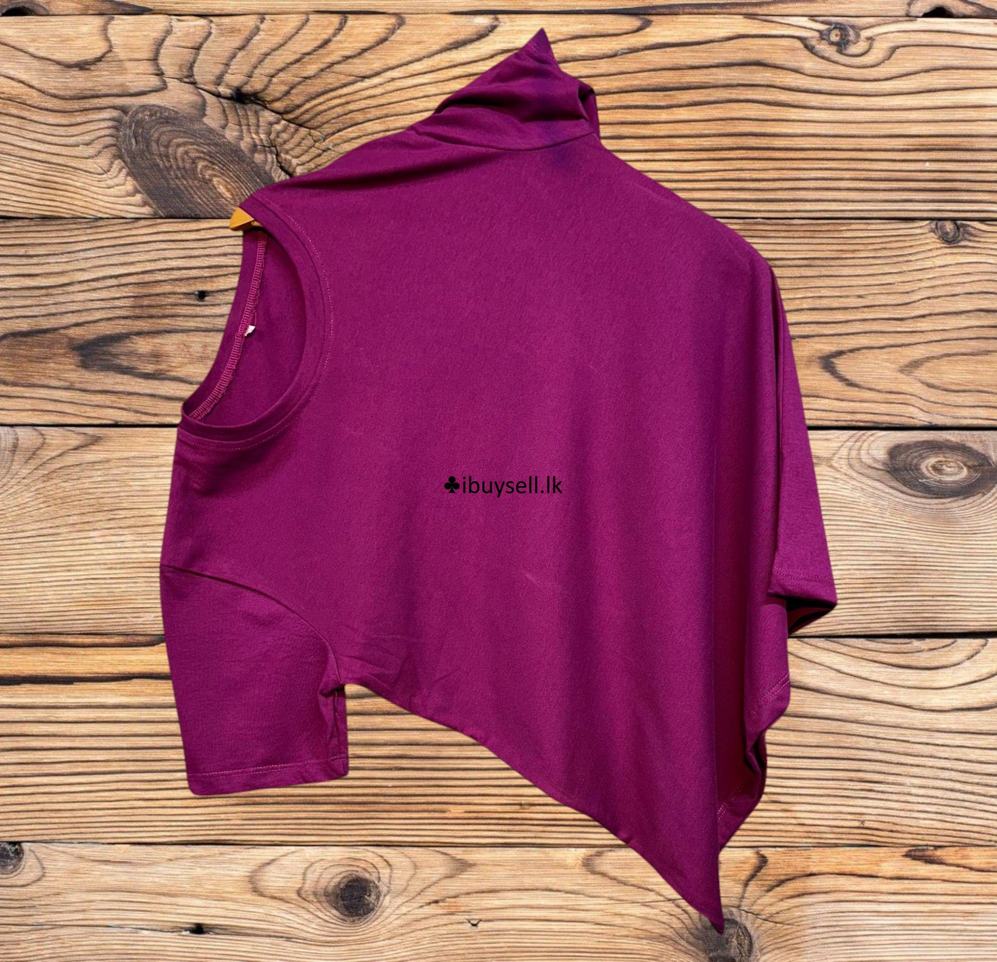 Unisex Crew Neck T-shirt – Ulahitiwala, Malwana