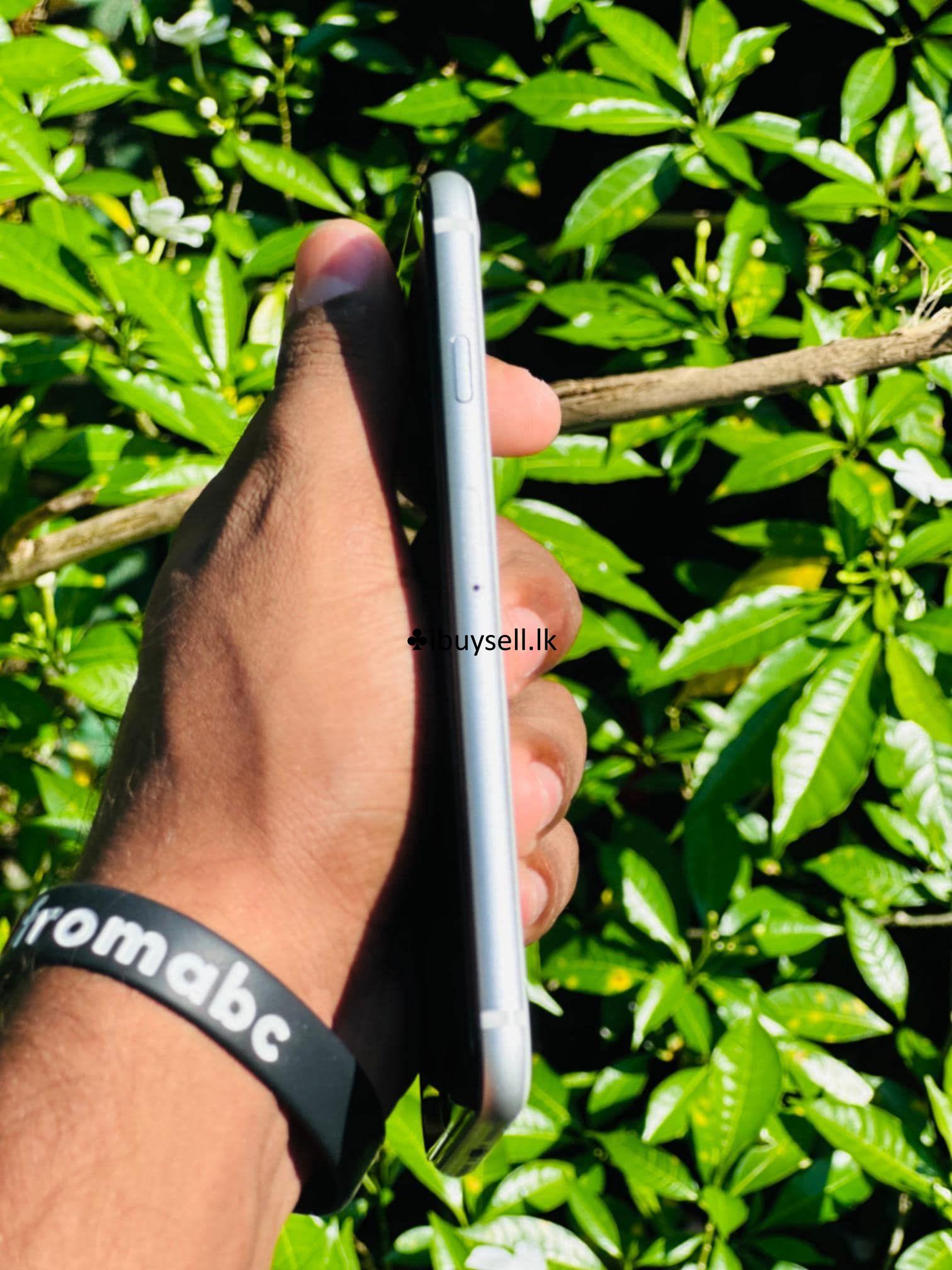 iPhone SE 2 phone for sale -Mulleriyawa