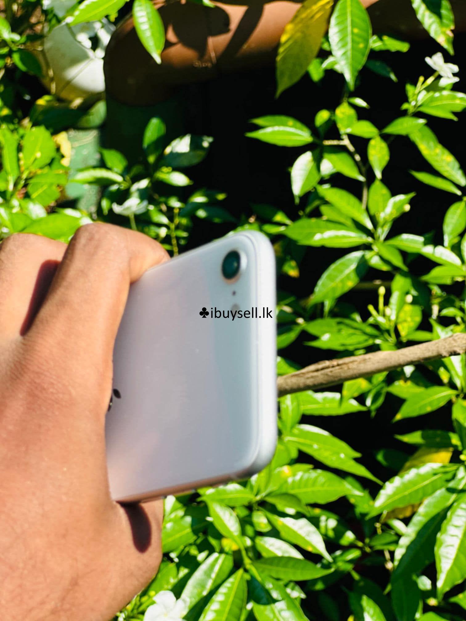 iPhone SE 2 phone for sale -Mulleriyawa