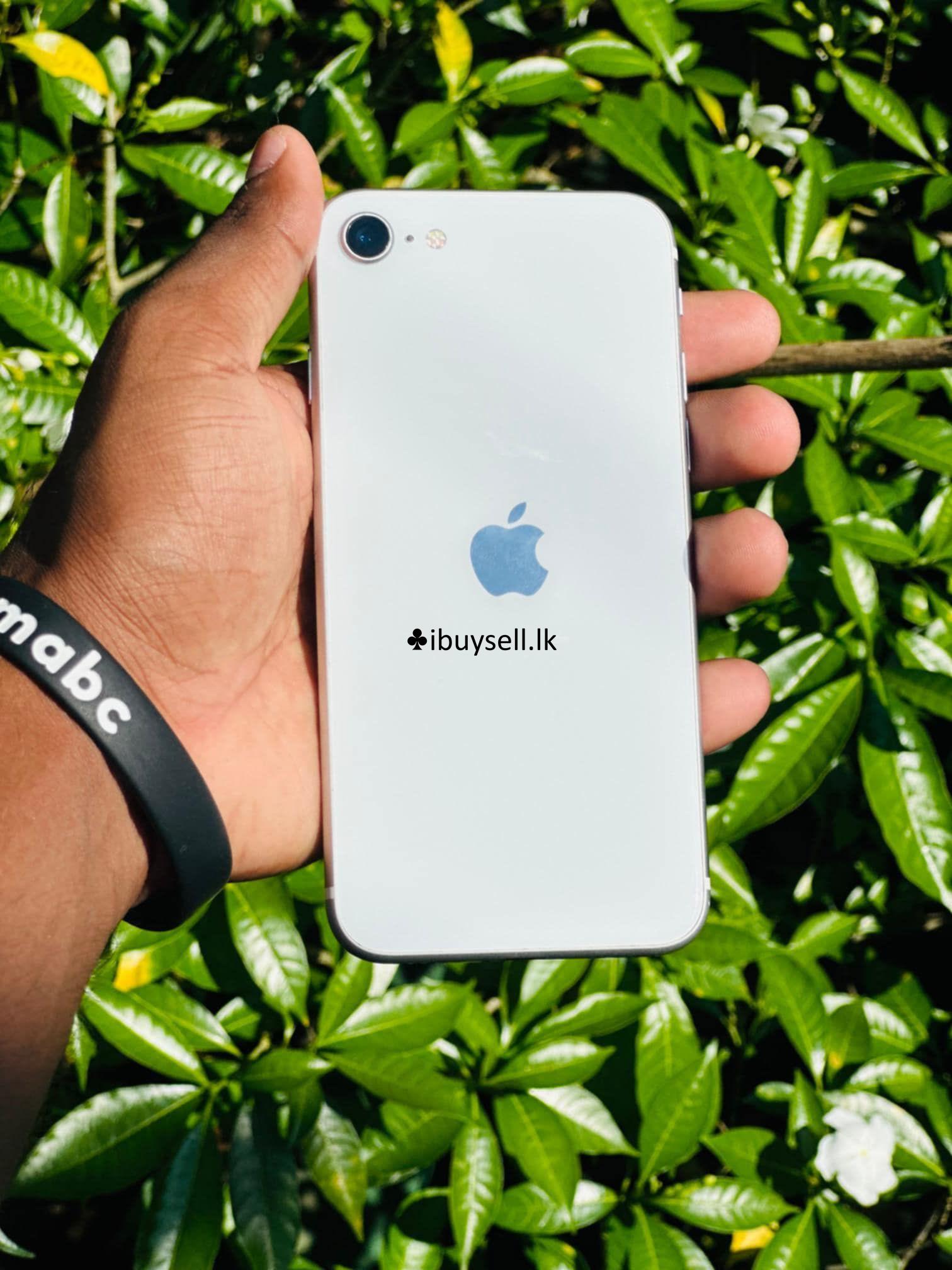 iPhone SE 2 phone for sale -Mulleriyawa