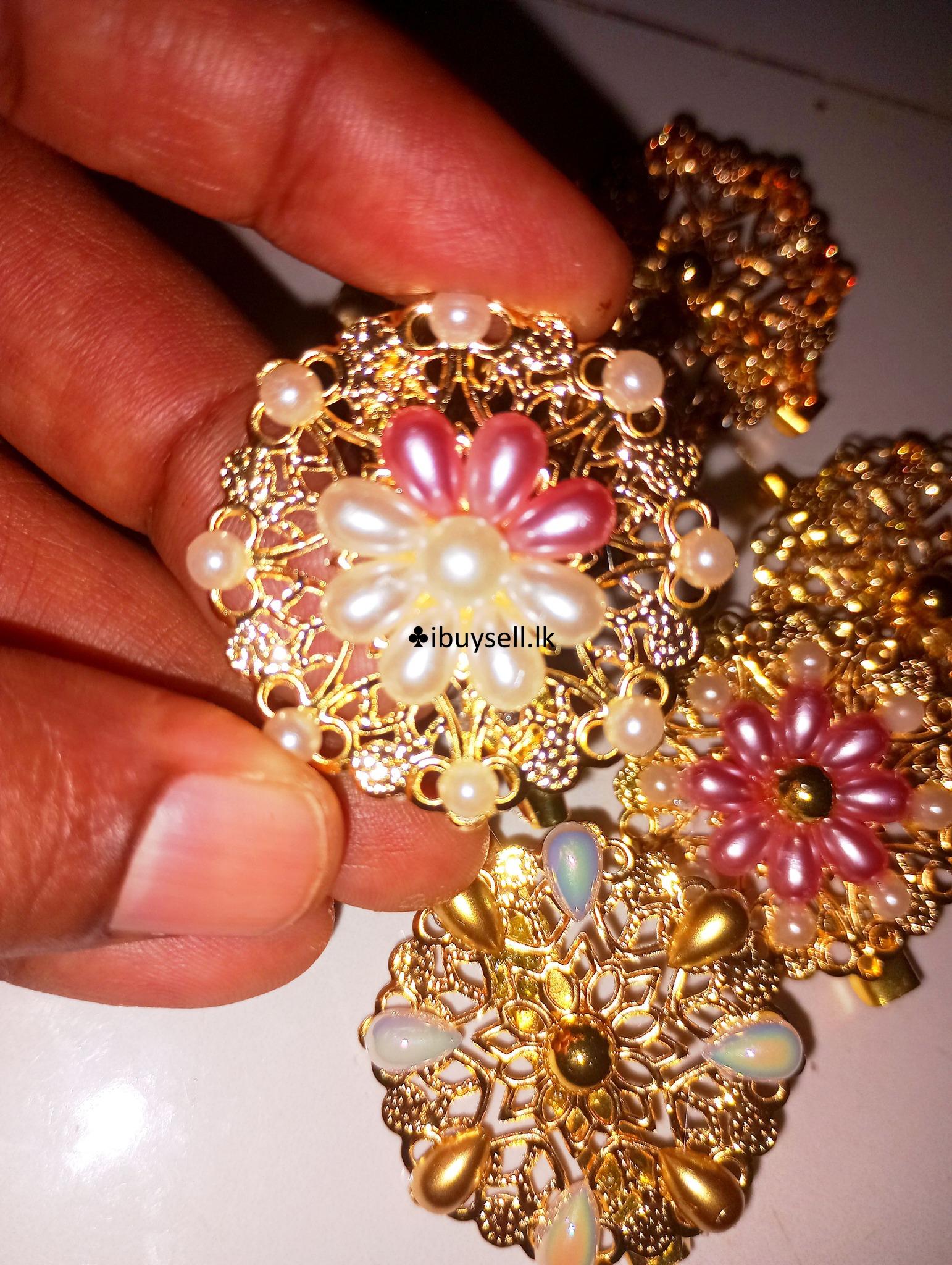 uncommon saree brooch for sale!