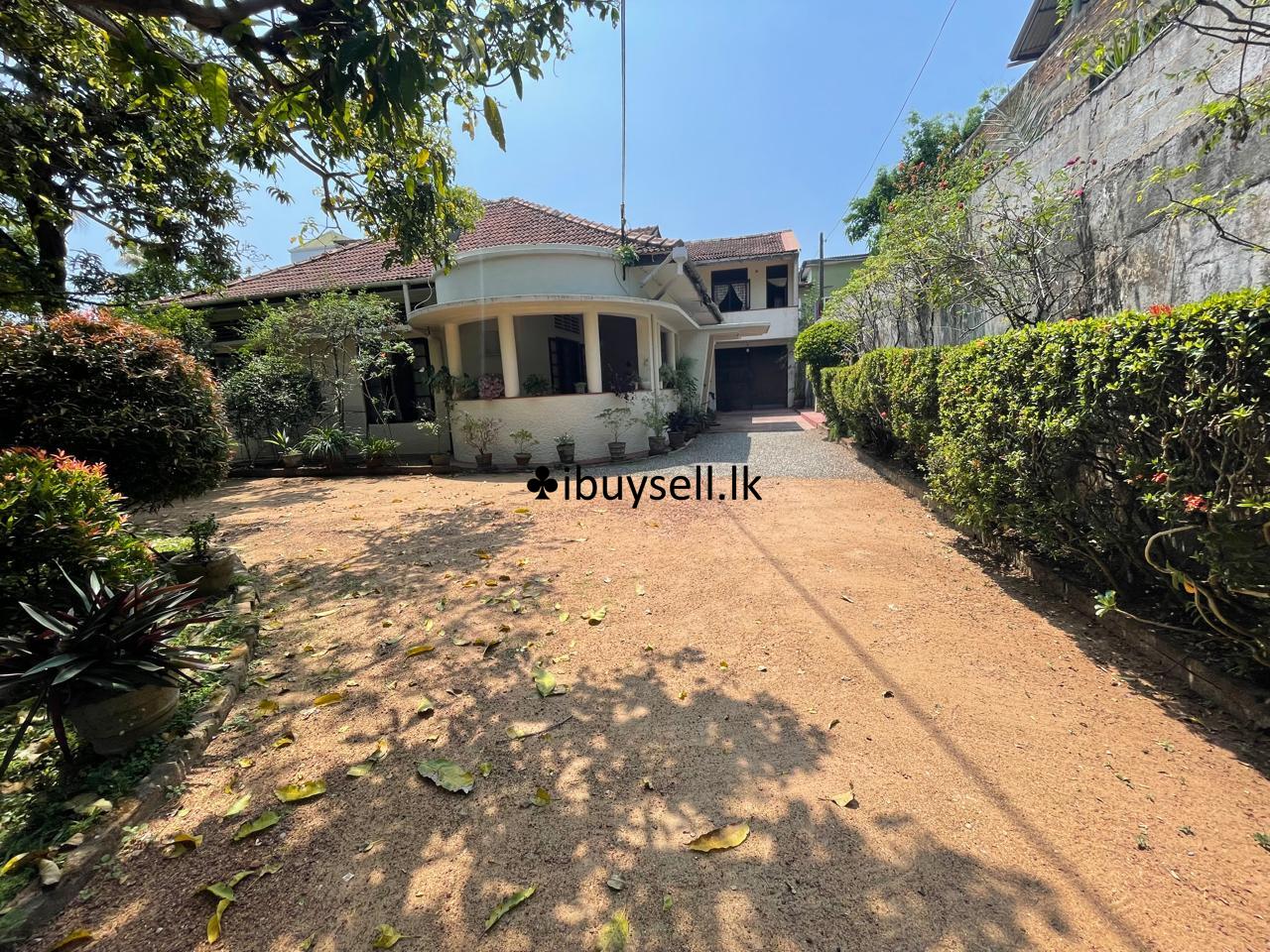 6 roomed House for rent at Station Road, Mount Lavinia