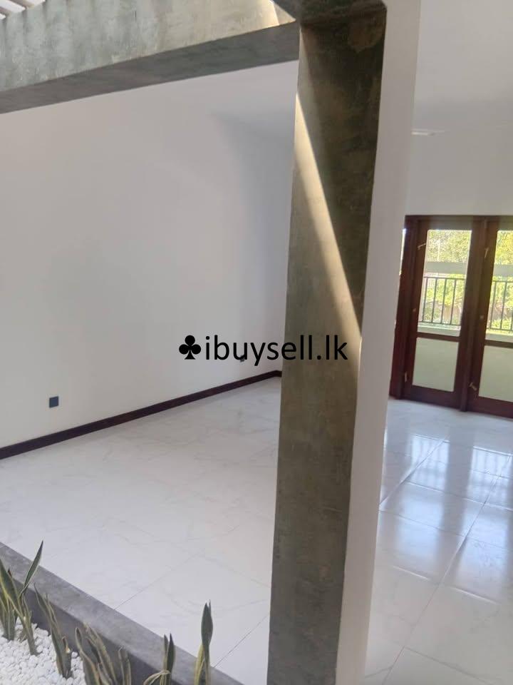 Modern 7.5 perches land with house for sale -Kadawatha
