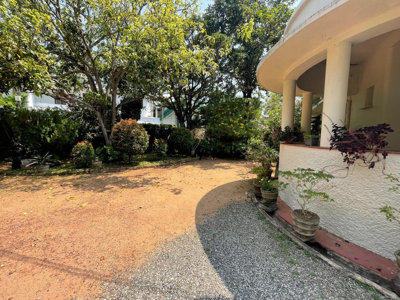 6 roomed House for rent at Station Road, Mount Lavinia