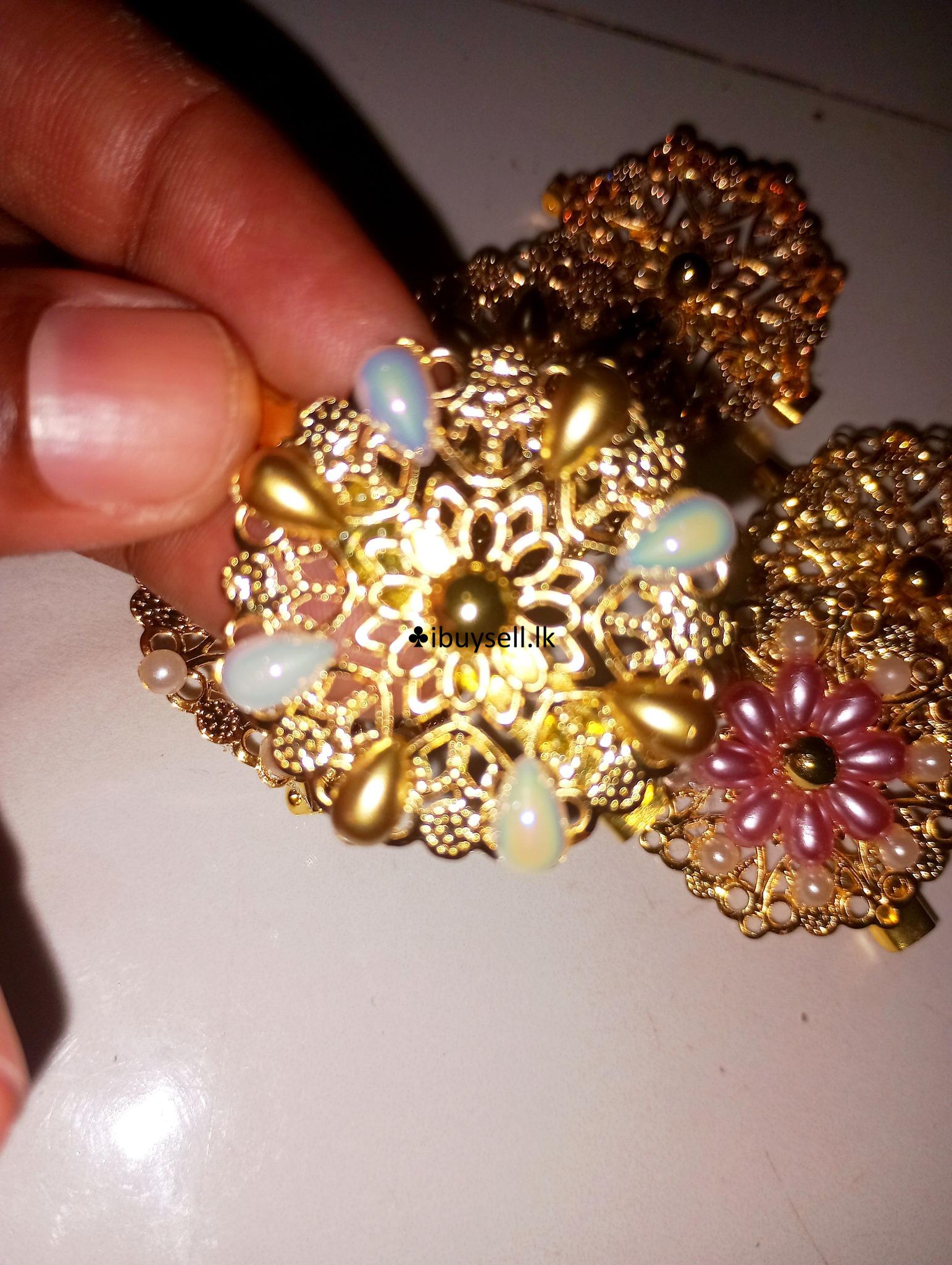 uncommon saree brooch for sale!